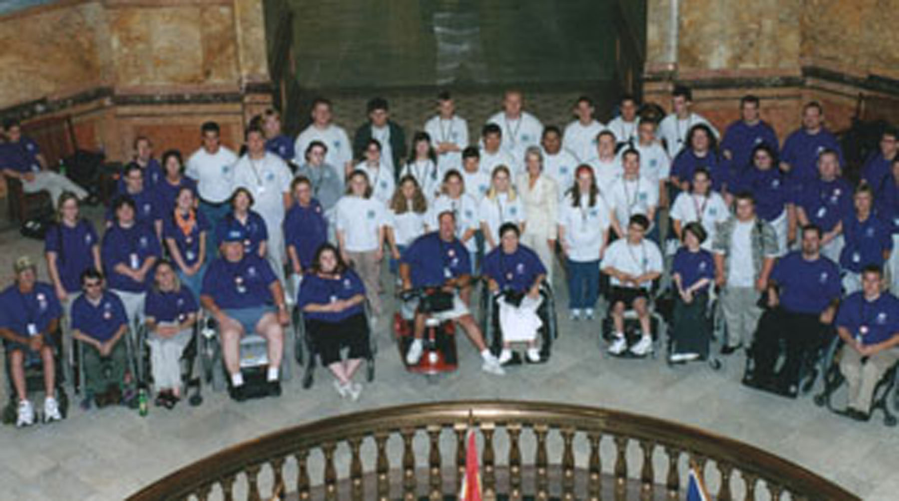 2004 KSYLF participants pose in rotunda of Capital